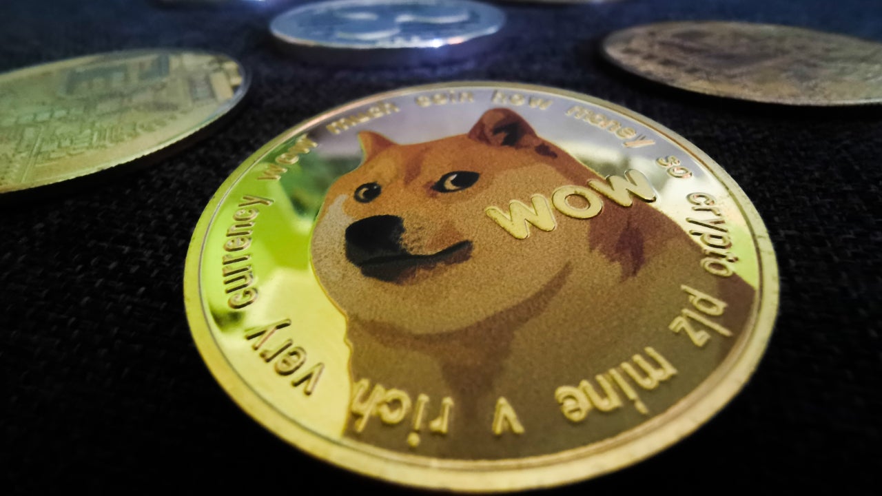 découvrez dogecoin, la cryptomonnaie amusante et populaire inspirée d'un mème qui a conquis le monde. apprenez comment elle fonctionne, son histoire, et pourquoi elle est devenue un symbole de la culture numérique.