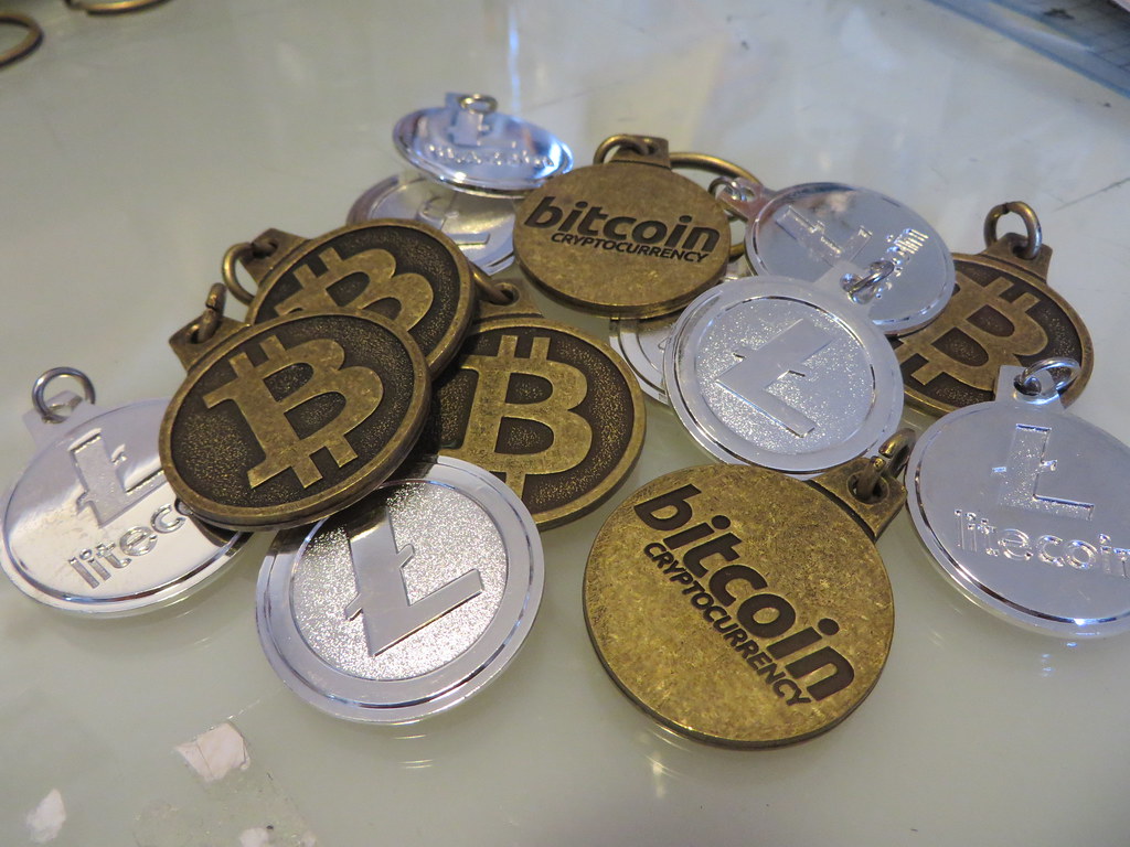 Illustration de la finance numerique et de la blockchain avec des pieces de cryptomonnaie