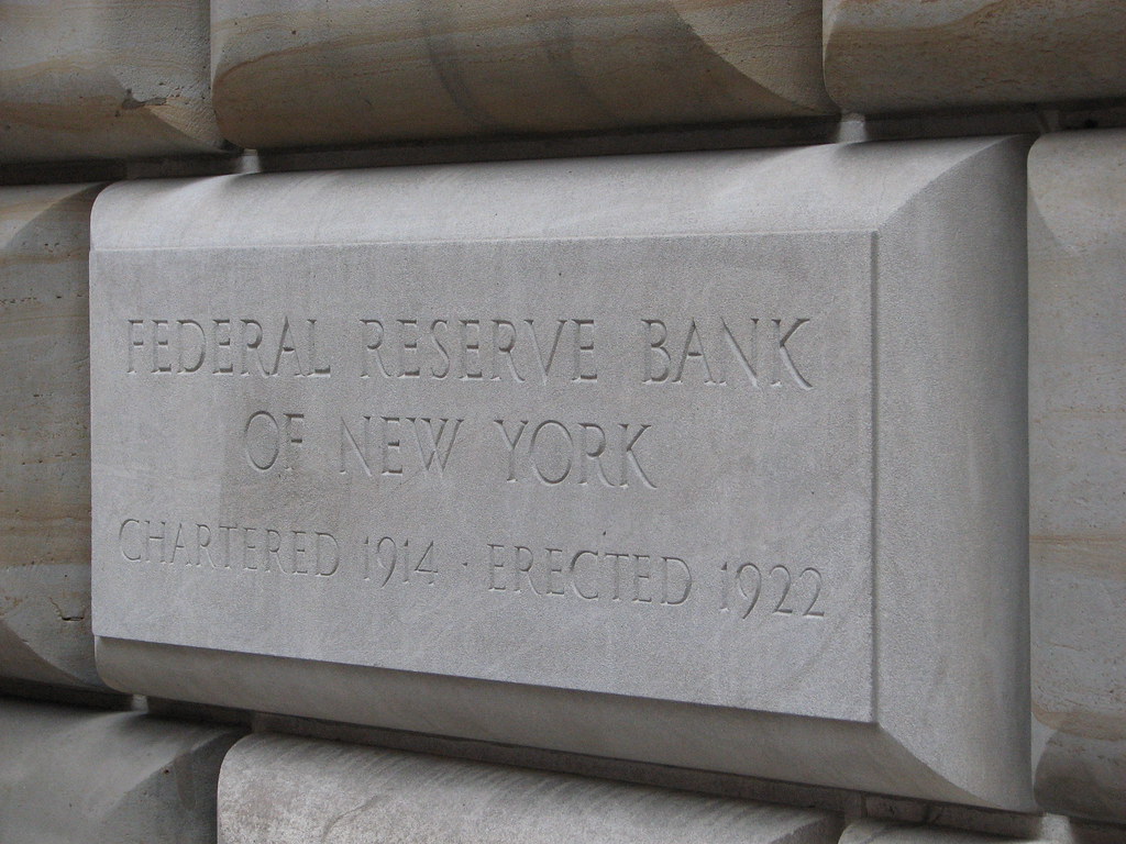 Façade de la Federal Reserve Bank of New York, symbole de la supervision bancaire fédérale américaine