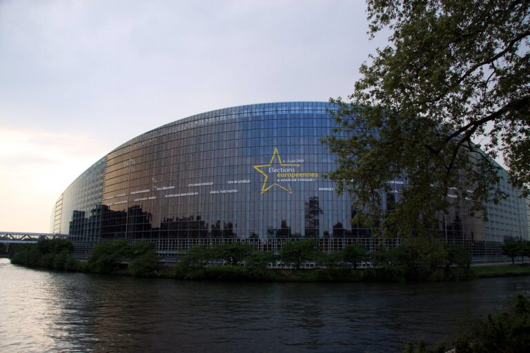 Bâtiment du Parlement européen à Strasbourg siège du vote sur le Chat Control