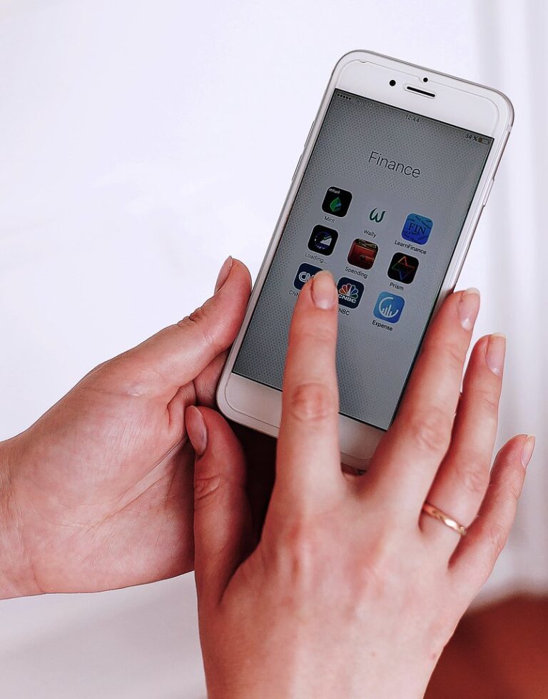 Applications de réseaux sociaux affichées sur l'écran d'un smartphone