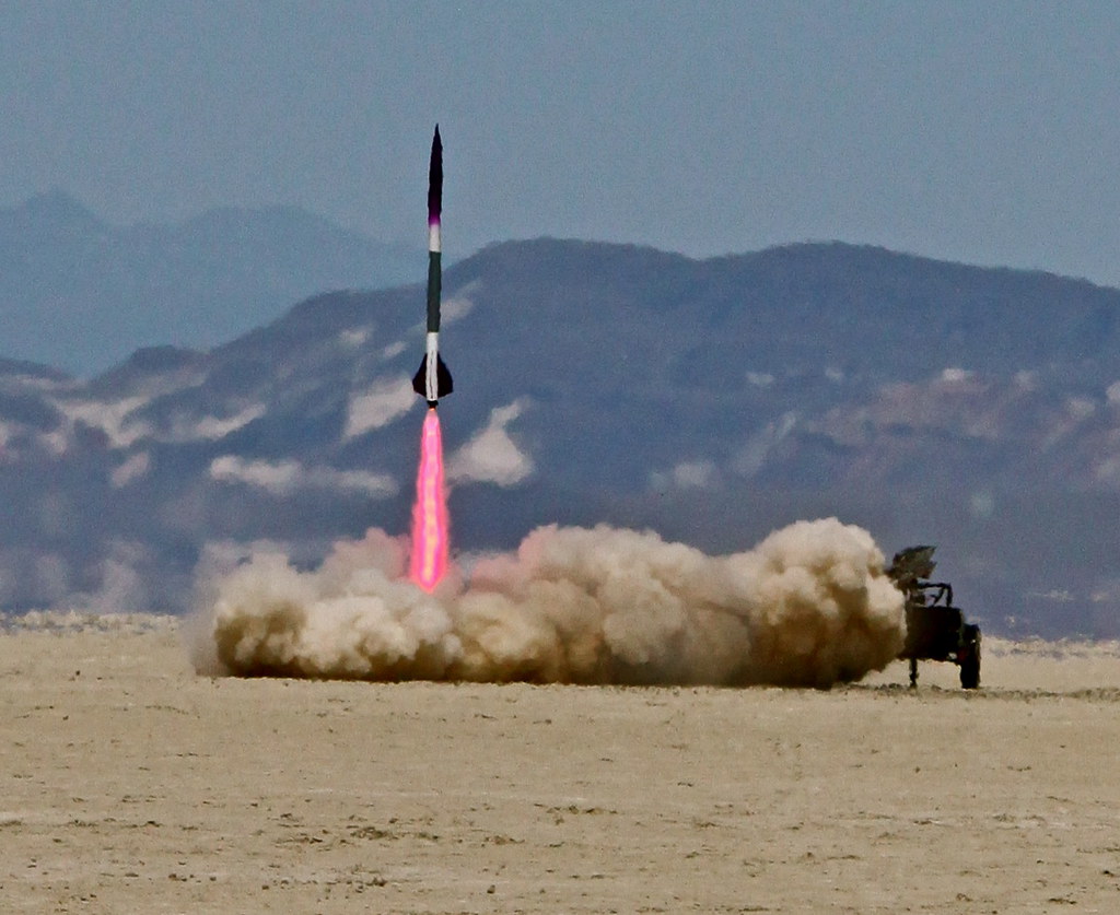 Satellite miniature de test en orbite, illustrant l'électronique spatiale visée par la puce Intel Starfire
