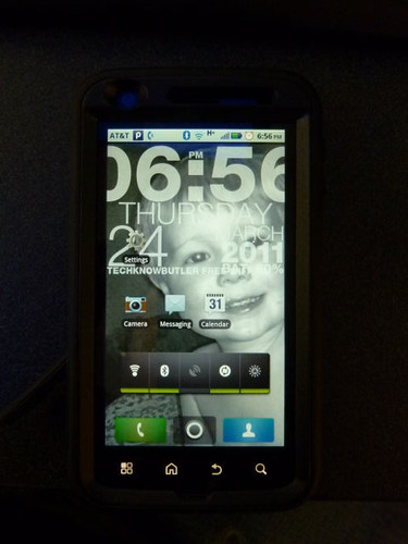 Recherche Google affichee sur l'ecran d'un smartphone tenu en main