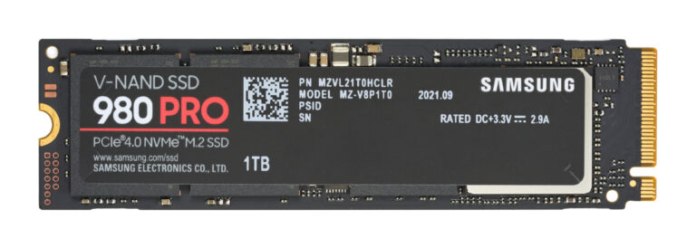 Un SSD NVMe M.2 Samsung Pro vu de dessus, format 2280 pour interface PCIe