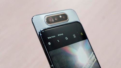Smartphone Android milieu de gamme avec grand ecran AMOLED