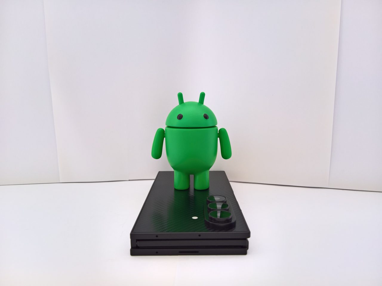 Smartphone pliant Android ouvert